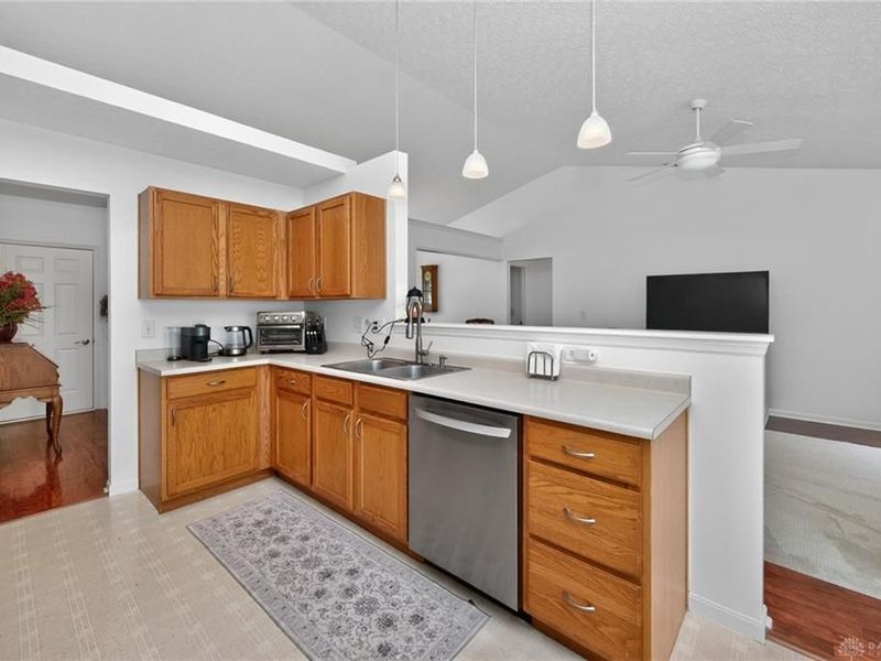 898 Pine Needle Place, Hamilton Township, OH 45039 Photo 14