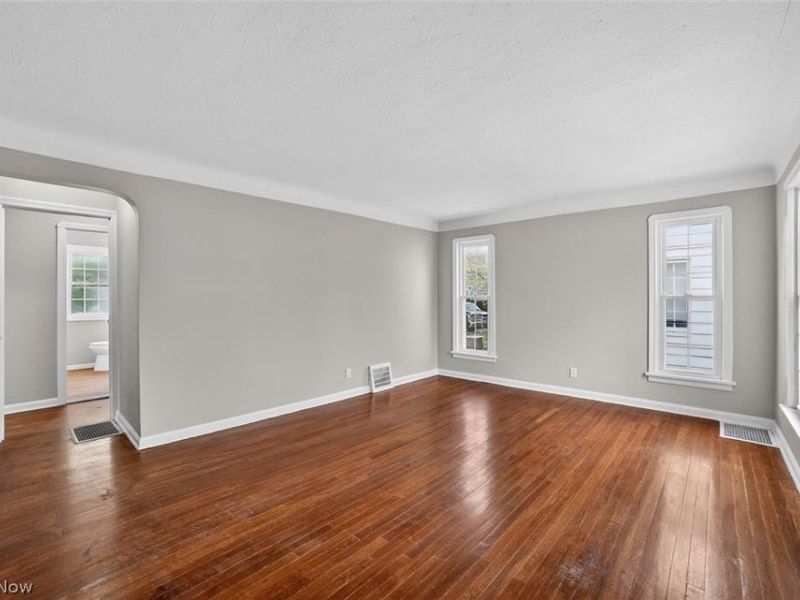 10204 Mccracken Boulevard, Garfield Heights, OH 44125 Photo 3
