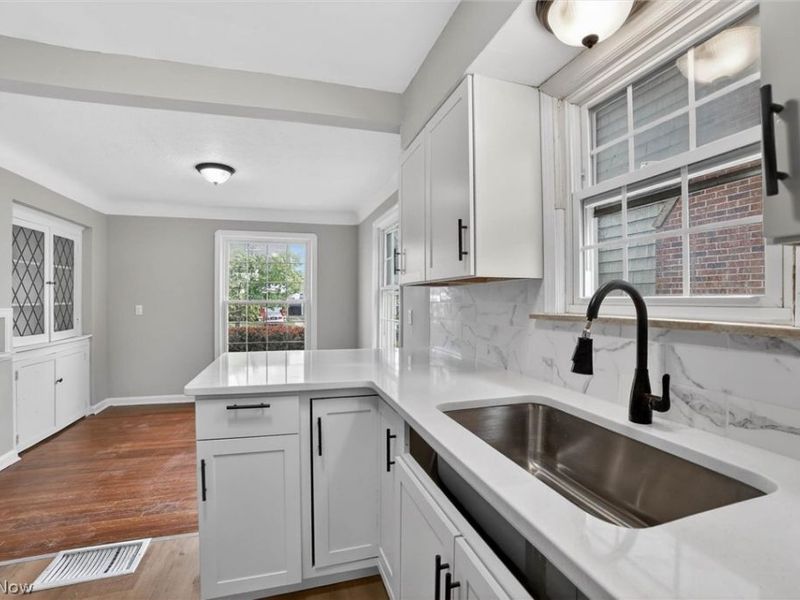 10204 Mccracken Boulevard, Garfield Heights, OH 44125 Photo 9