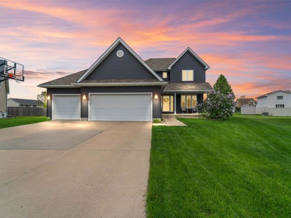 409 Tailfeather Court NW, Bondurant, IA 50035