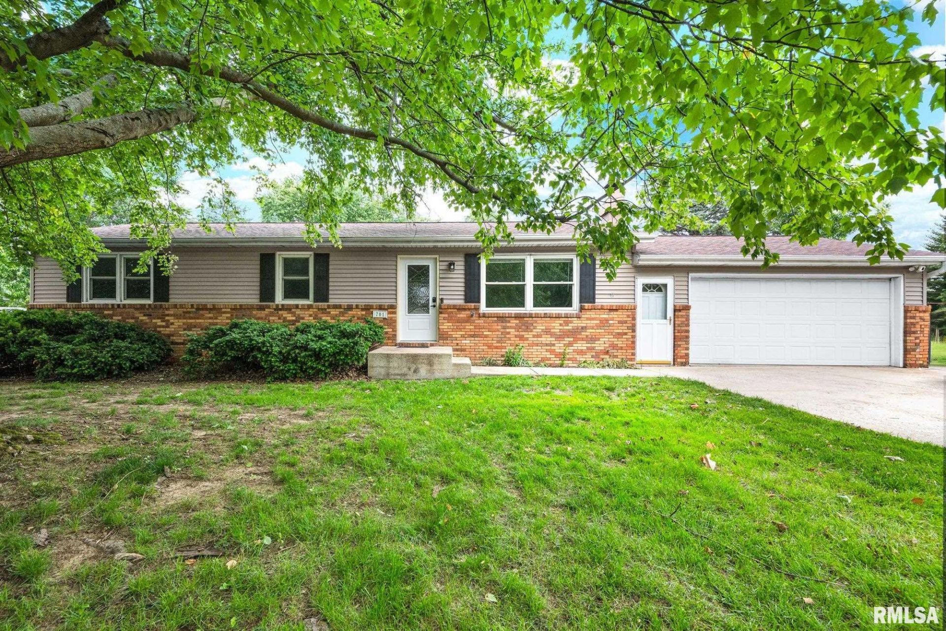 701 Somerset Drive, Germantown Hills, IL 61548 Main Photo