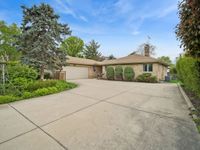 484 Springhill Drive , Roselle, IL 60172 primary photo