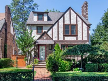 233 Kneeland Avenue, Yonkers, NY 10705