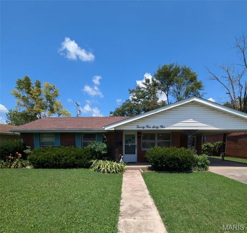 2465 St Clair Avenue , Granite City, IL 62040 Main Photo