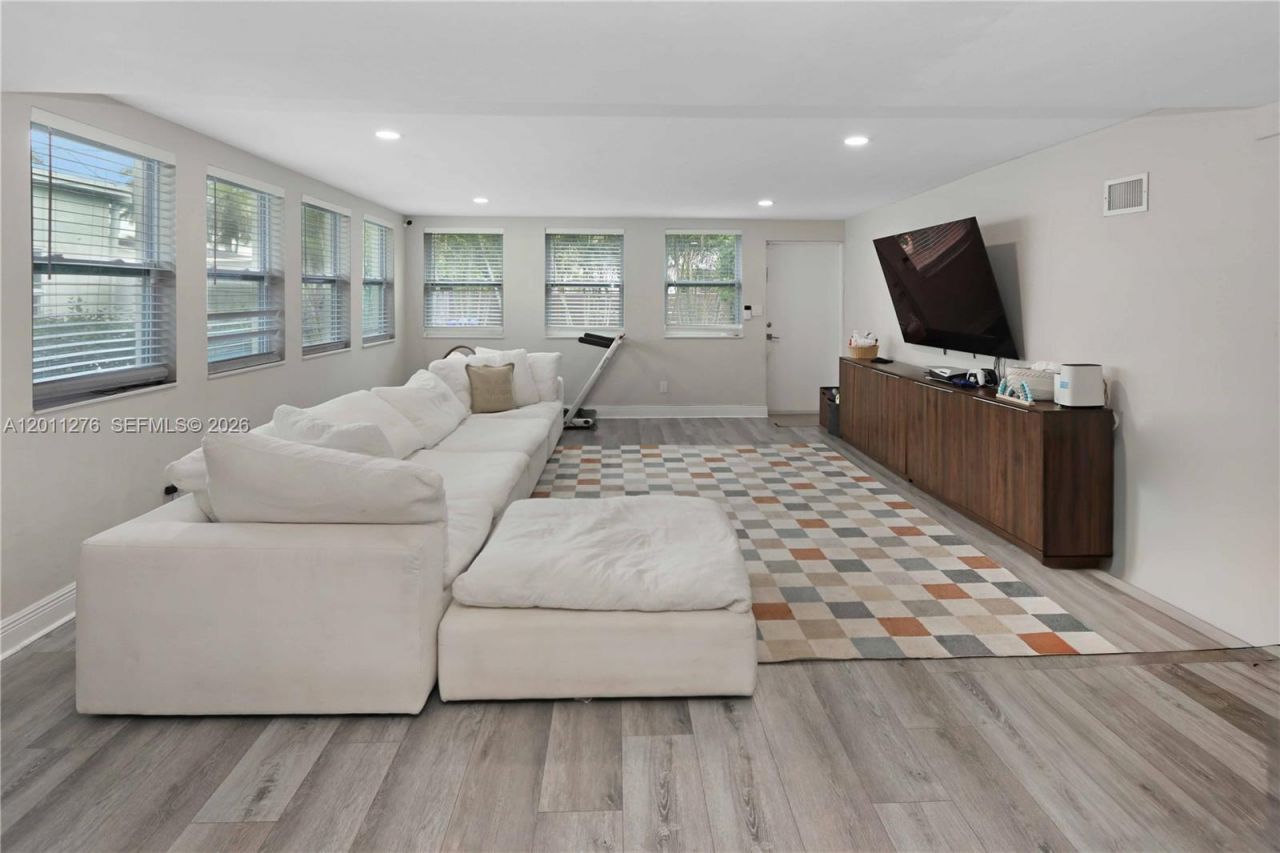 1333 Tyler St, Hollywood, FL 33019 Photo