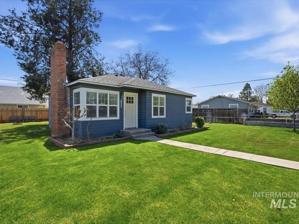 211 W. Dewey Ave., Nampa, ID 83686