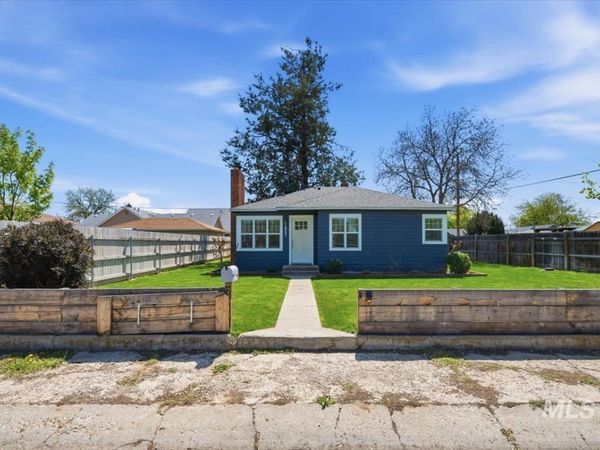 211 W. Dewey Ave., Nampa, ID 83686