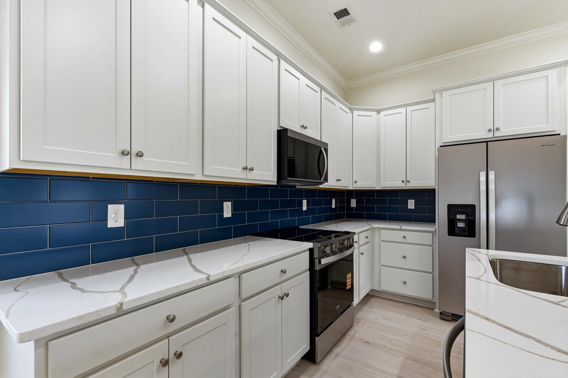 609 Elm St. Photo 10