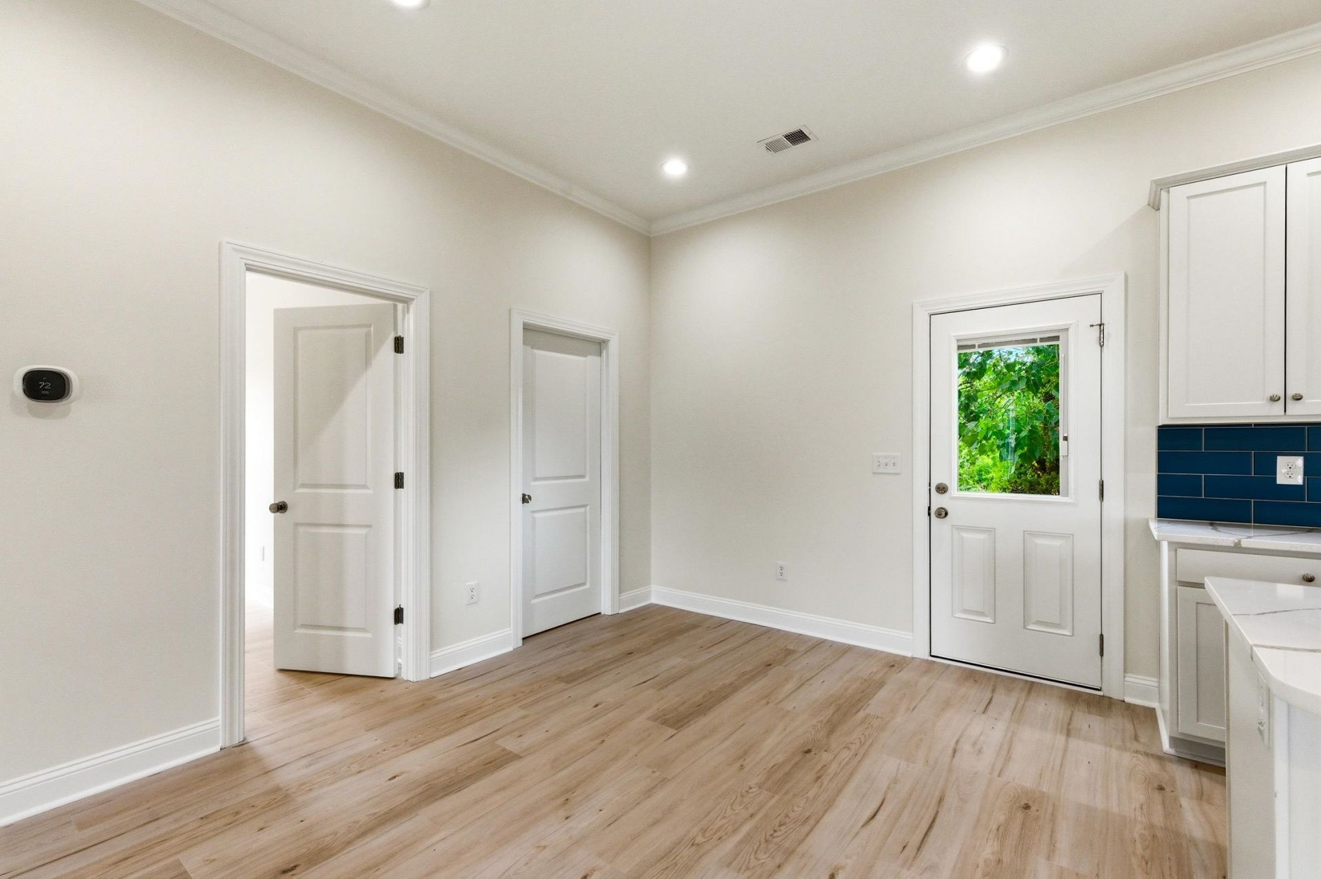 609 Elm St. Photo 12