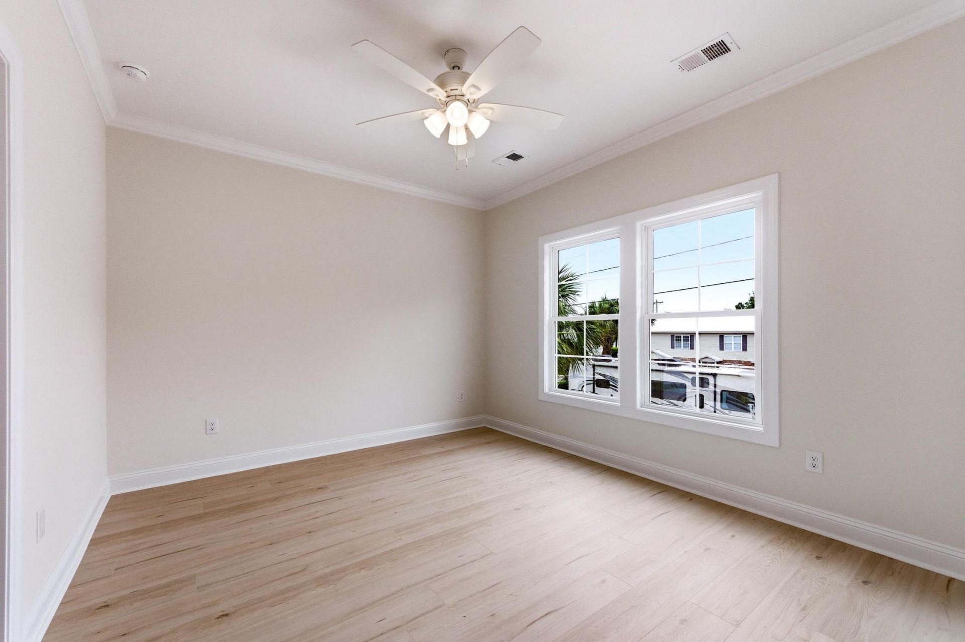 609 Elm St. Photo 15