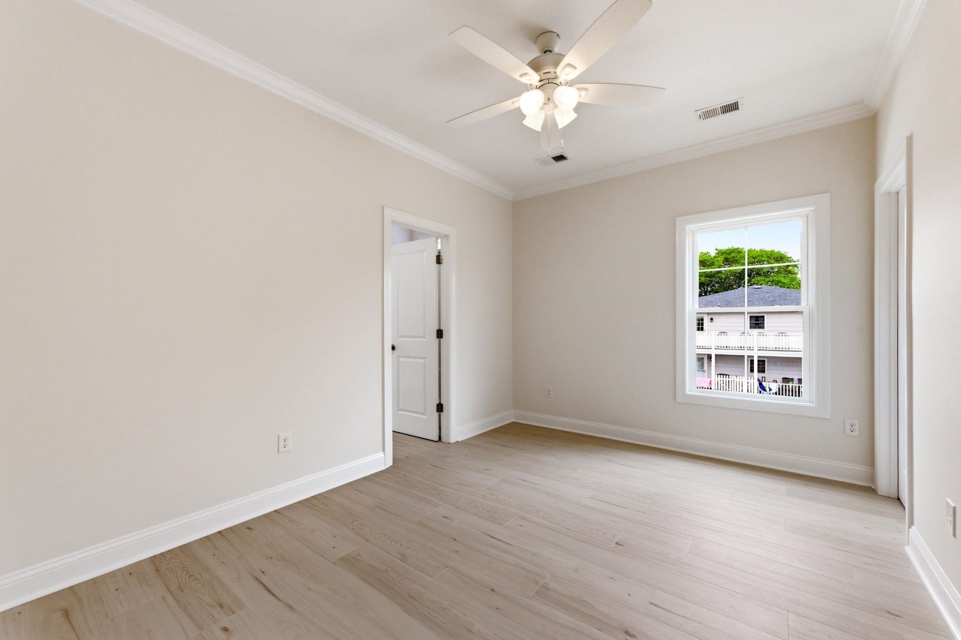 609 Elm St. Photo 18