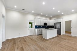 609 Elm St. photo 4