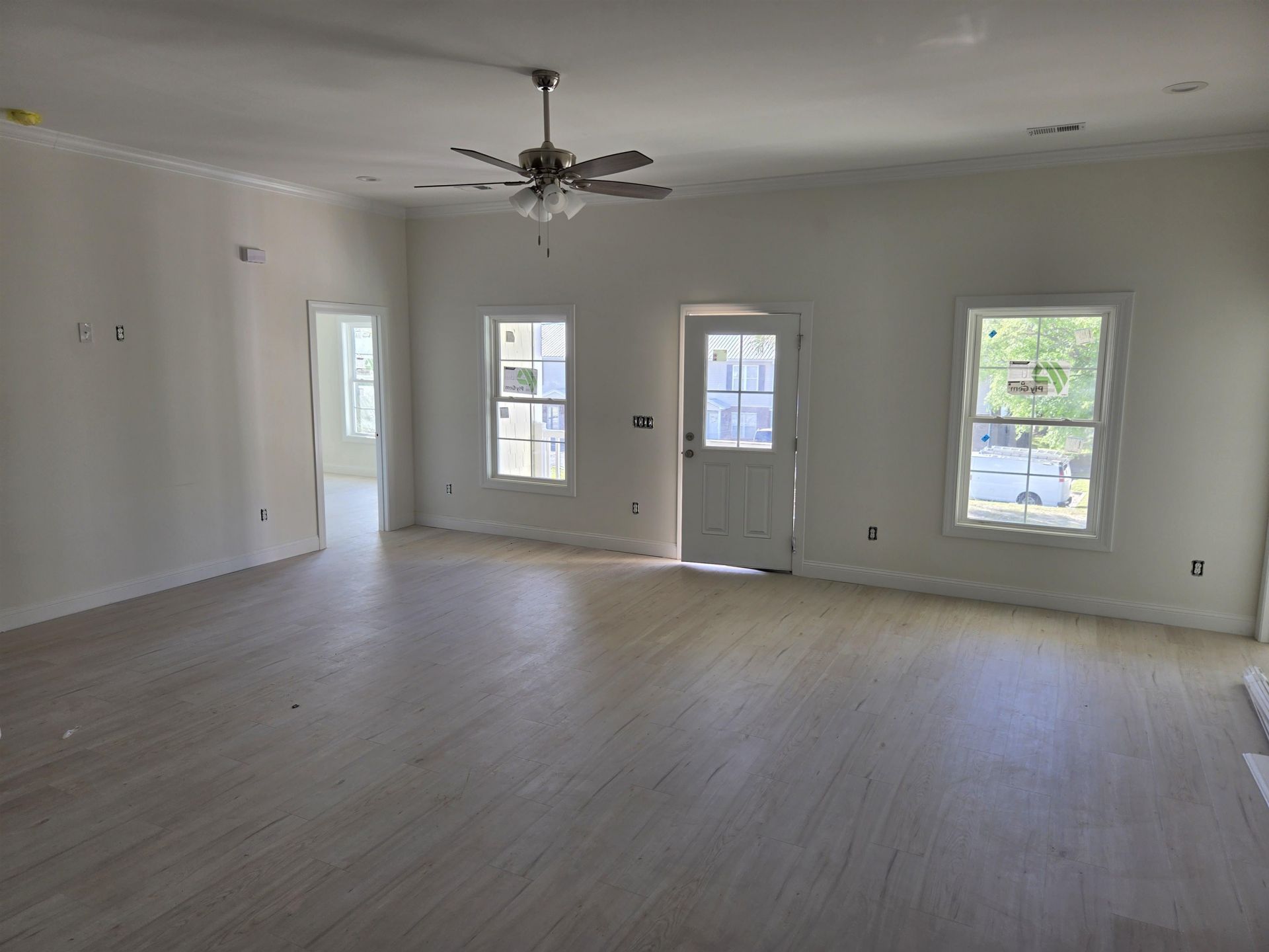 609 Elm St. Photo 4