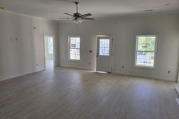 609 Elm St. photo 4