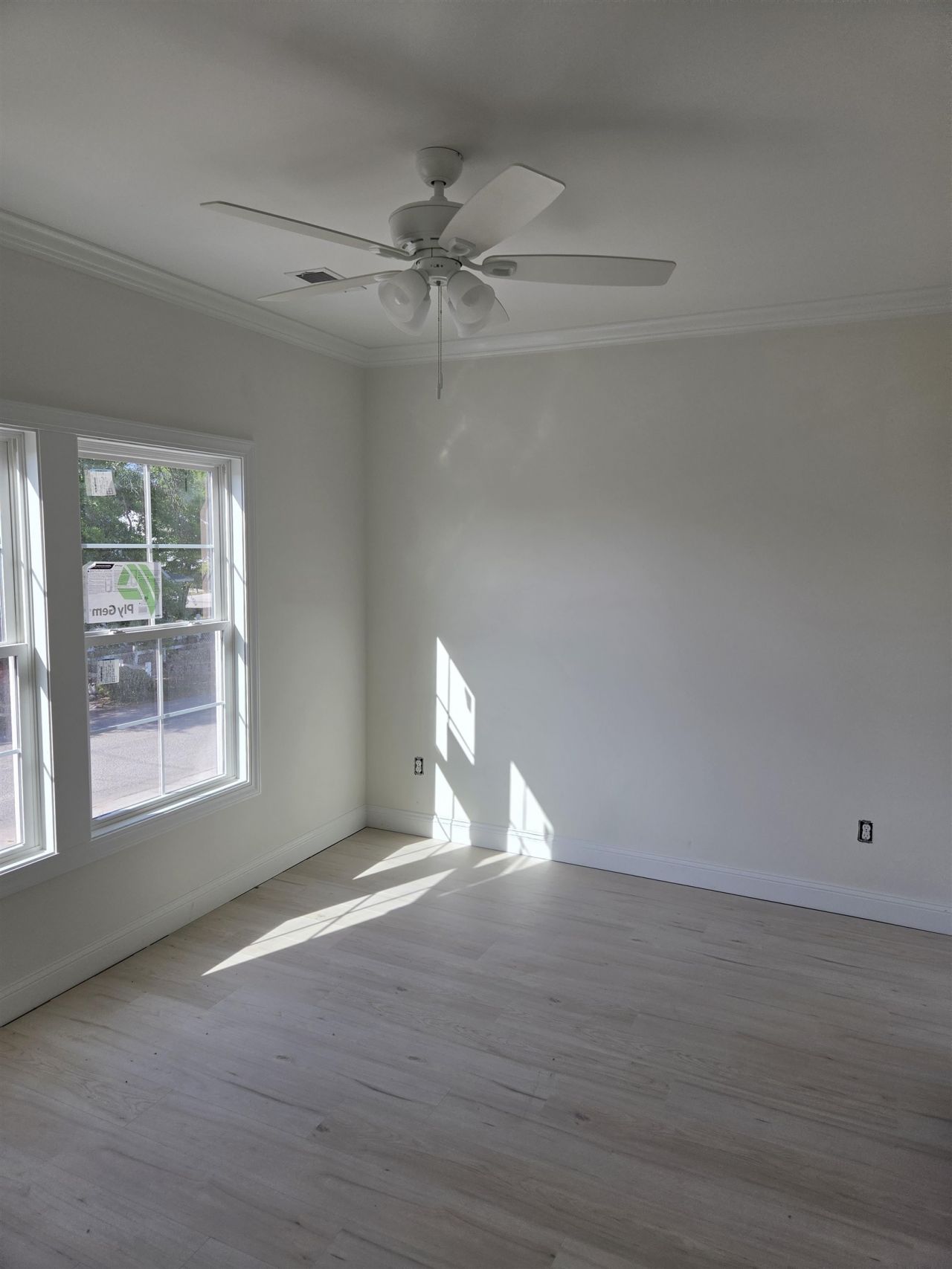 609 Elm St. Photo 5