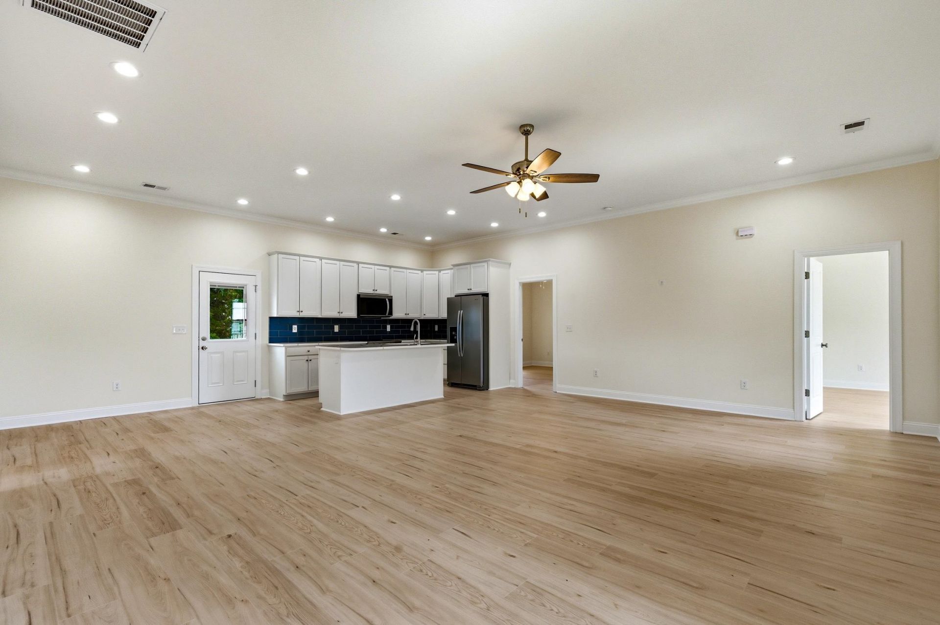 609 Elm St. Photo 5