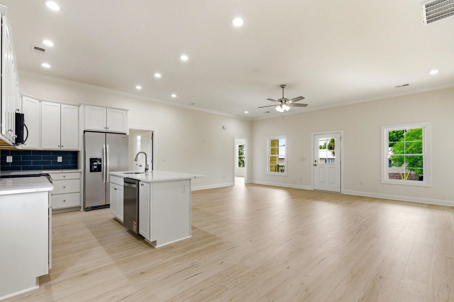 609 Elm St. Photo 6