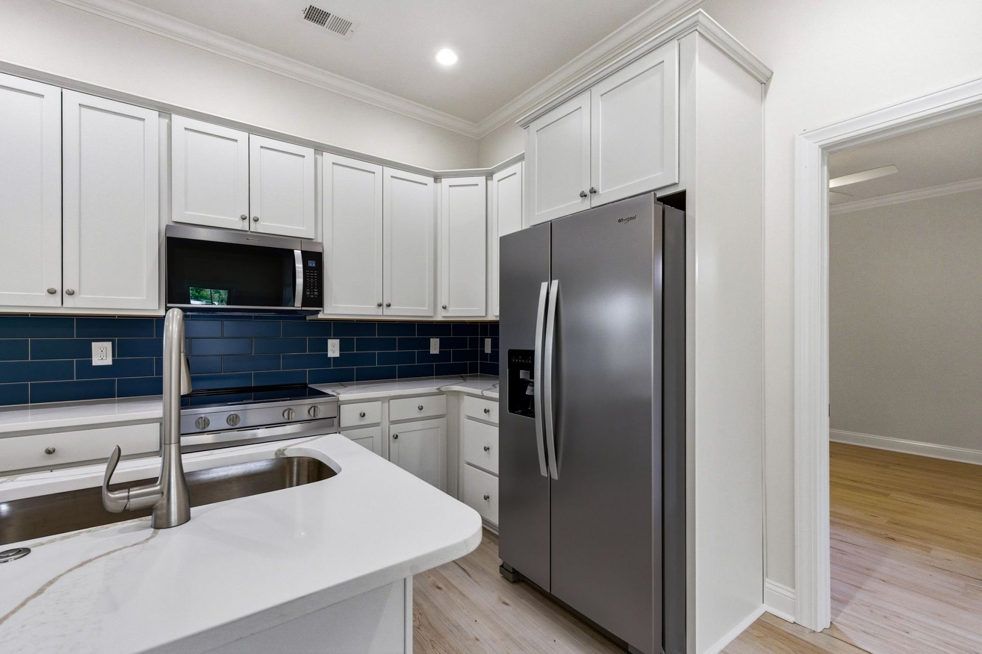 609 Elm St. Photo 8