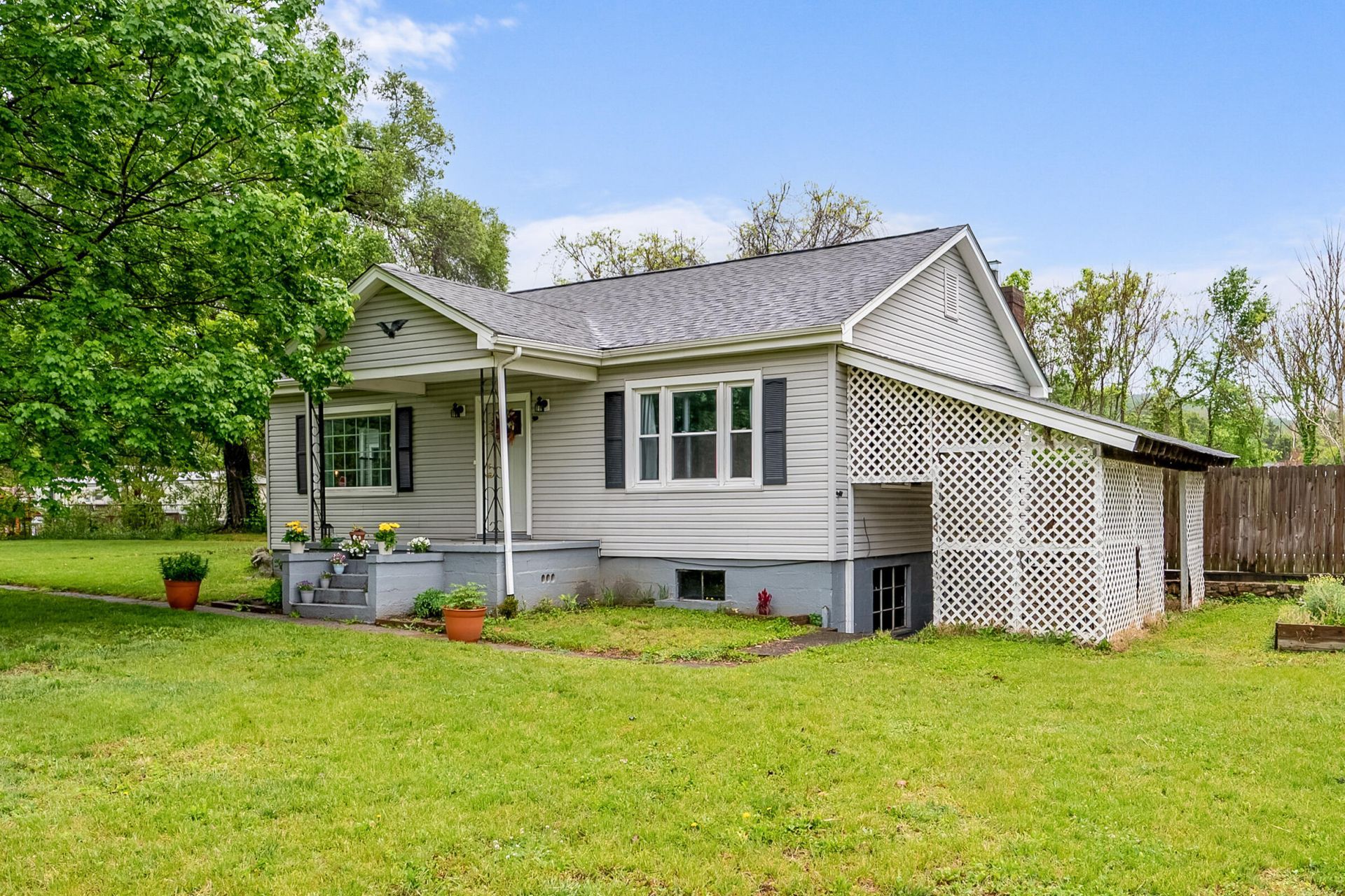 9151 Roanoke Rd, Elliston, VA 24087 Main Photo