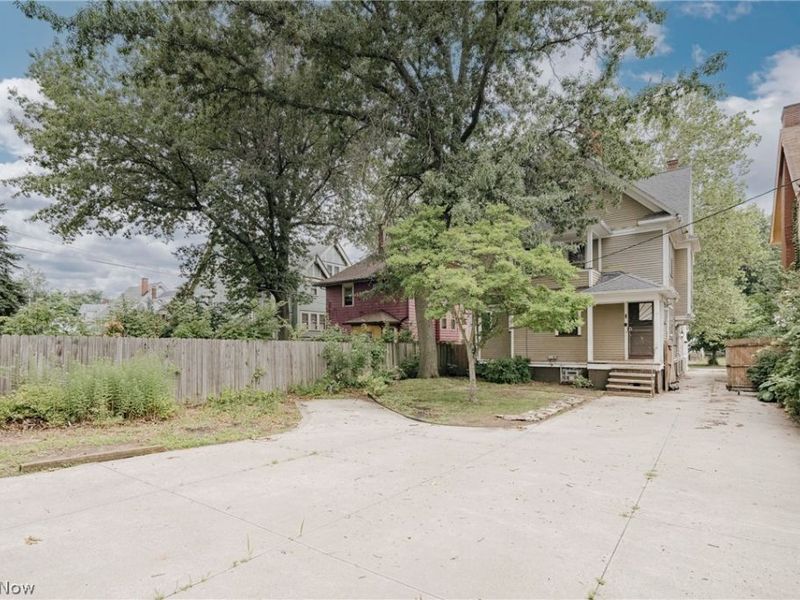 10906 Ashbury Avenue, Cleveland, OH 44106 Photo 44