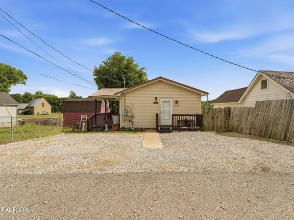 206 E Maple St, Caryville, TN 37714