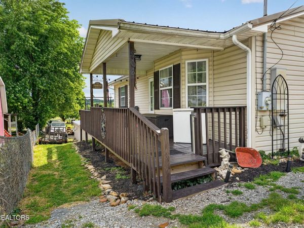 206 E Maple St, Caryville, TN 37714