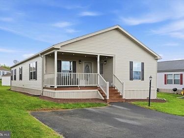 47 MAKENNA AVENUE, NEW HOLLAND, PA 17557