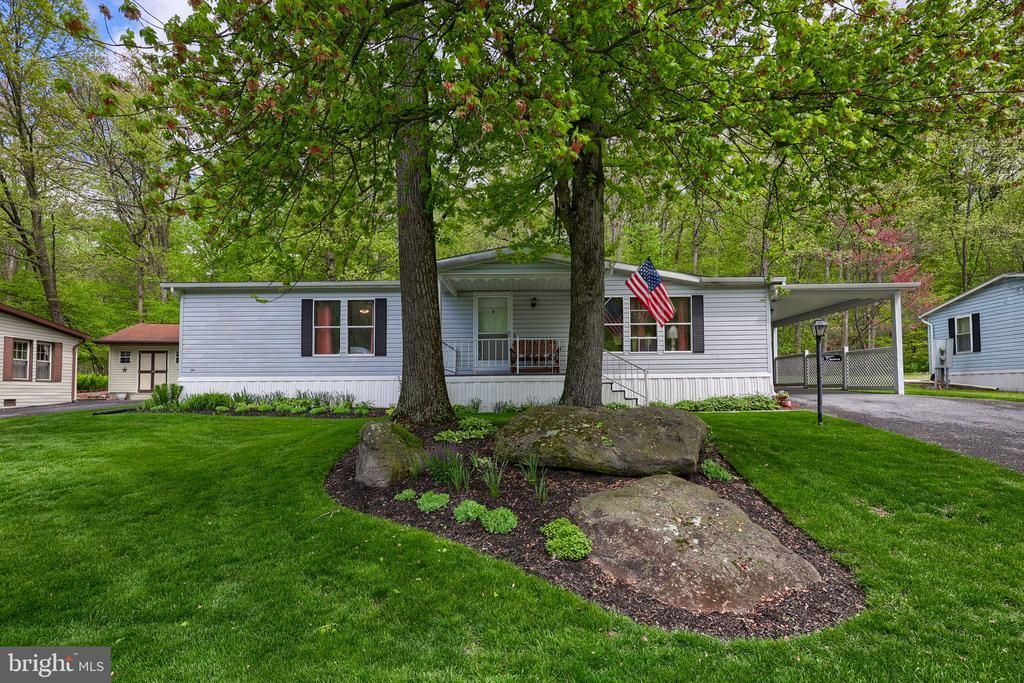 36 MAPLE AVENUE , MANHEIM, PA 17545