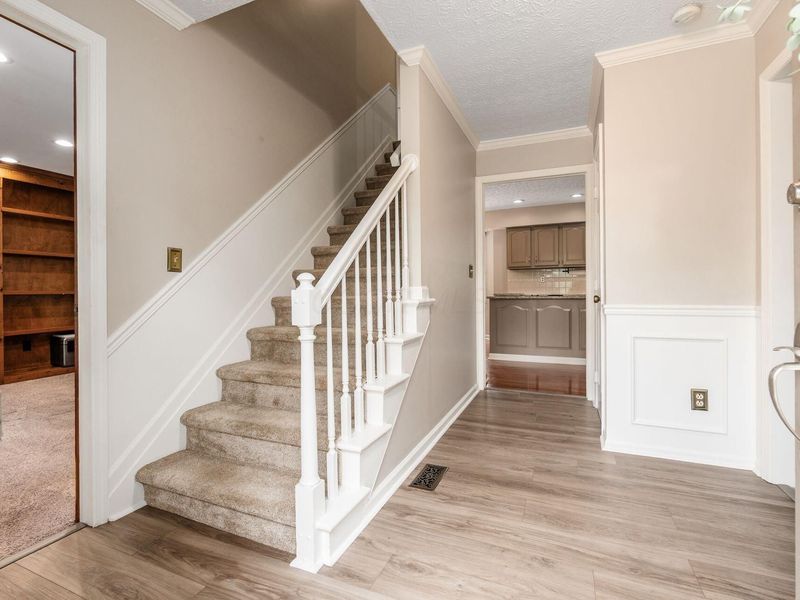 8900 Locherbie Court , Dublin, OH 43017 Photo 2