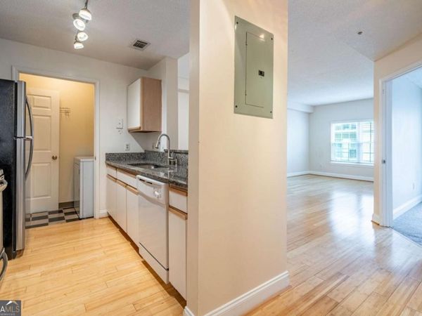 1074 Peachtree Walk NE, Unit B418, Atlanta, GA 30309