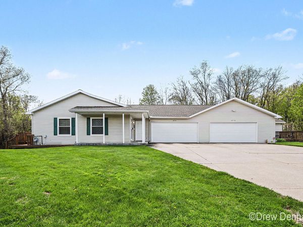 2674 Walnut Hills Court SE, Grand Rapids, MI 49512