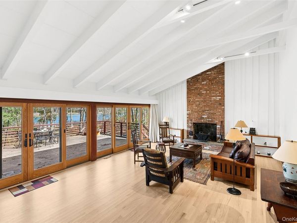 89 Isle Of Wight Road, East Hampton, NY 11937