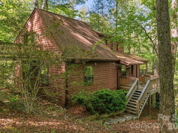98 Skyline Drive, Hendersonville, NC 28791