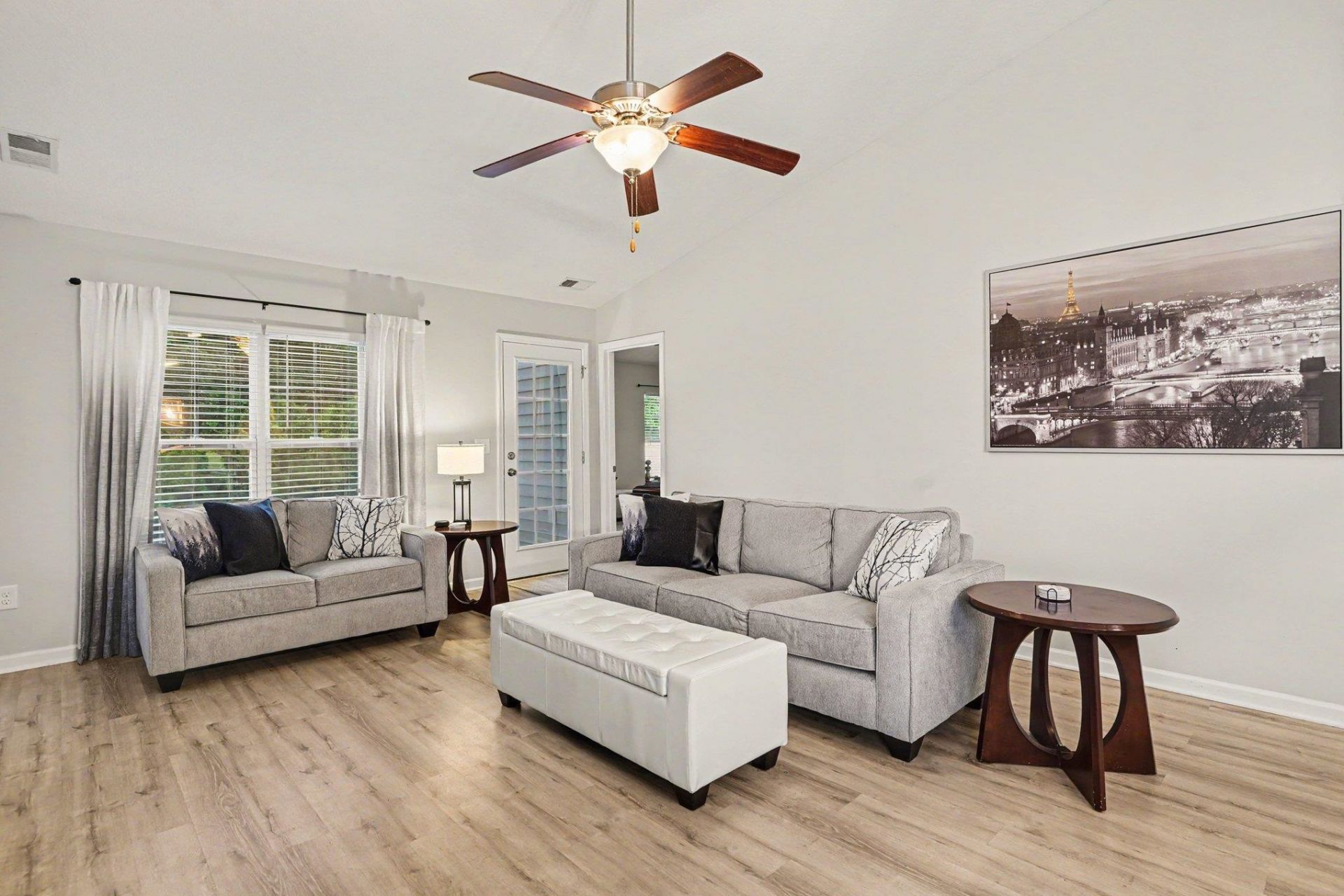 400 Stafford Dr.  Photo 4