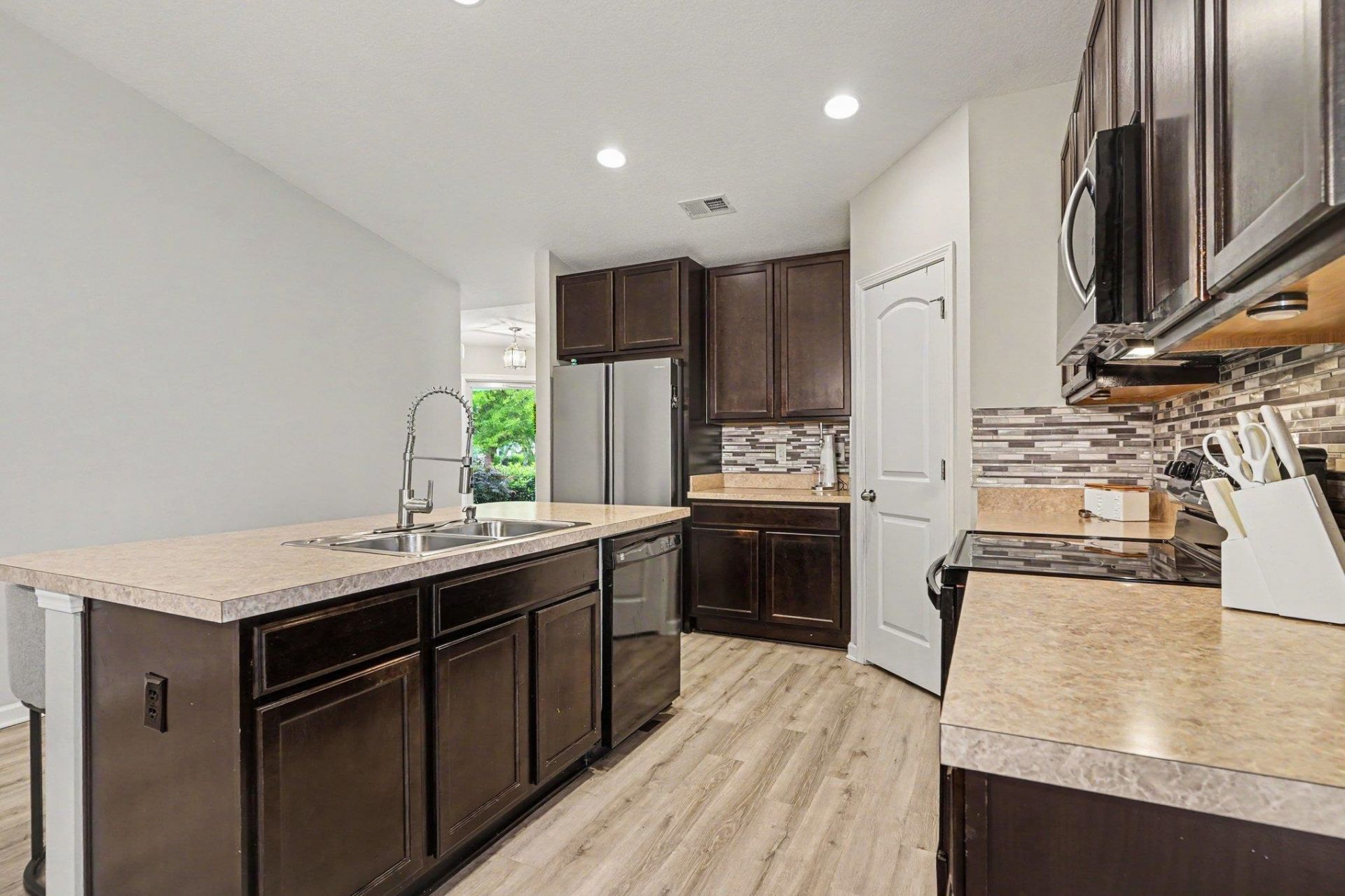 400 Stafford Dr.  Photo 7