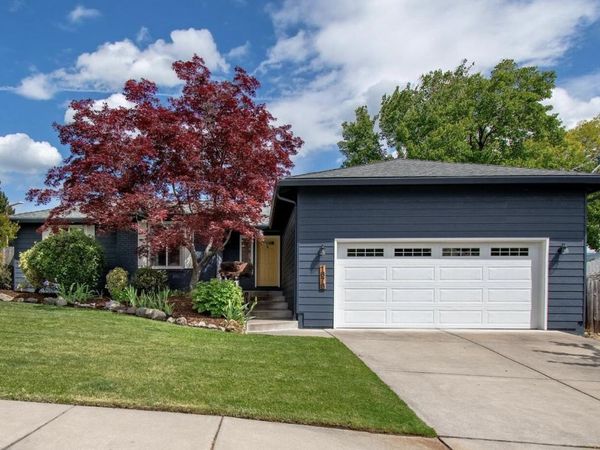 1676 Edgevale Avenue, Medford, OR 97504