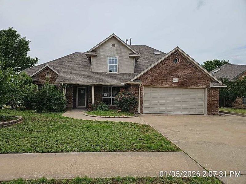 102 NE 52nd St, Lawton, OK 73507 Main Photo