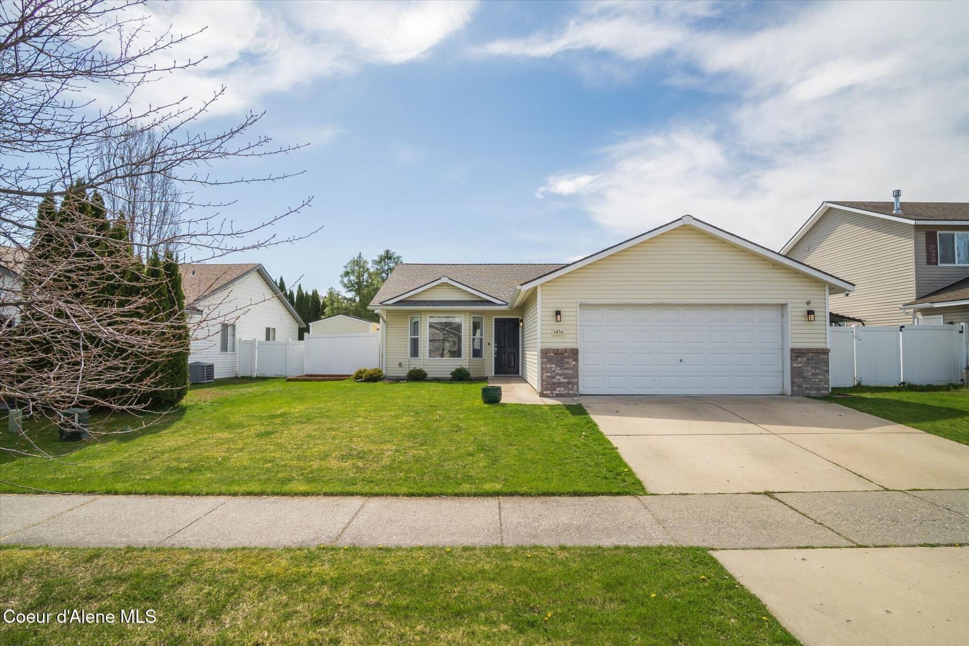 1456 W Bering Dr, Coeur d Alene, ID 83815 Main Photo