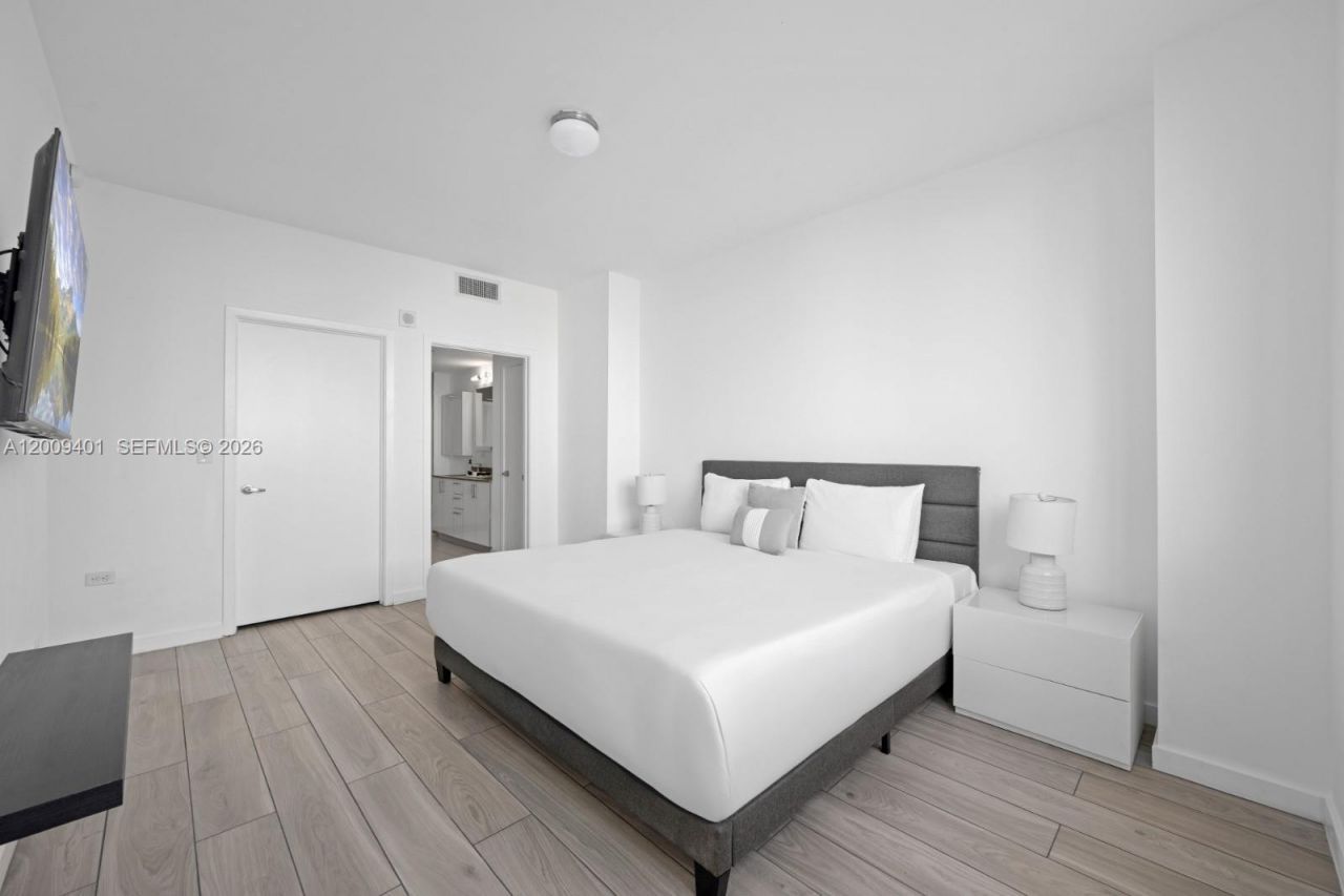 999 SW 1st Ave , Unit 1514, Miami, FL 33130 Photo