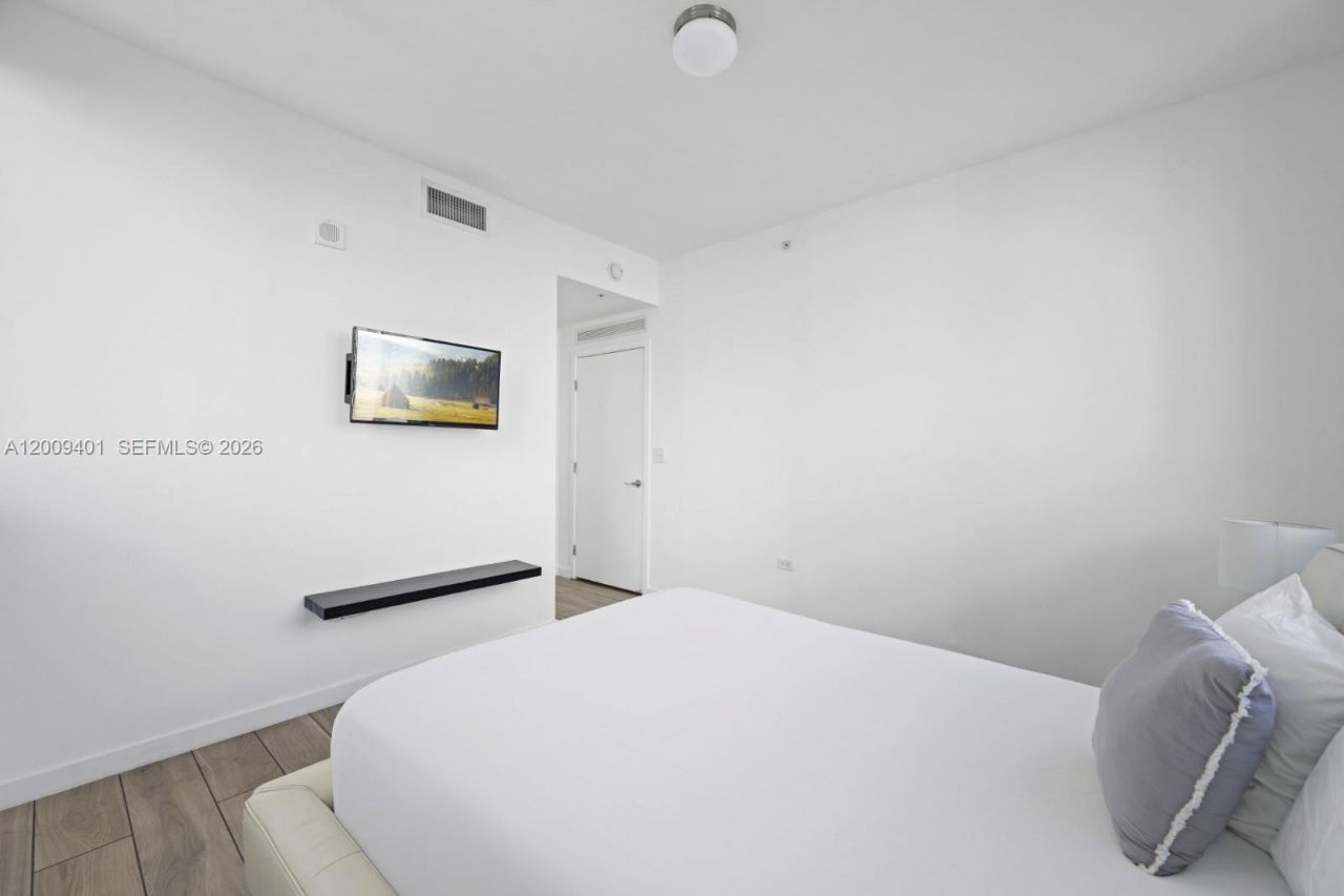 999 SW 1st Ave , Unit 1514, Miami, FL 33130 Photo