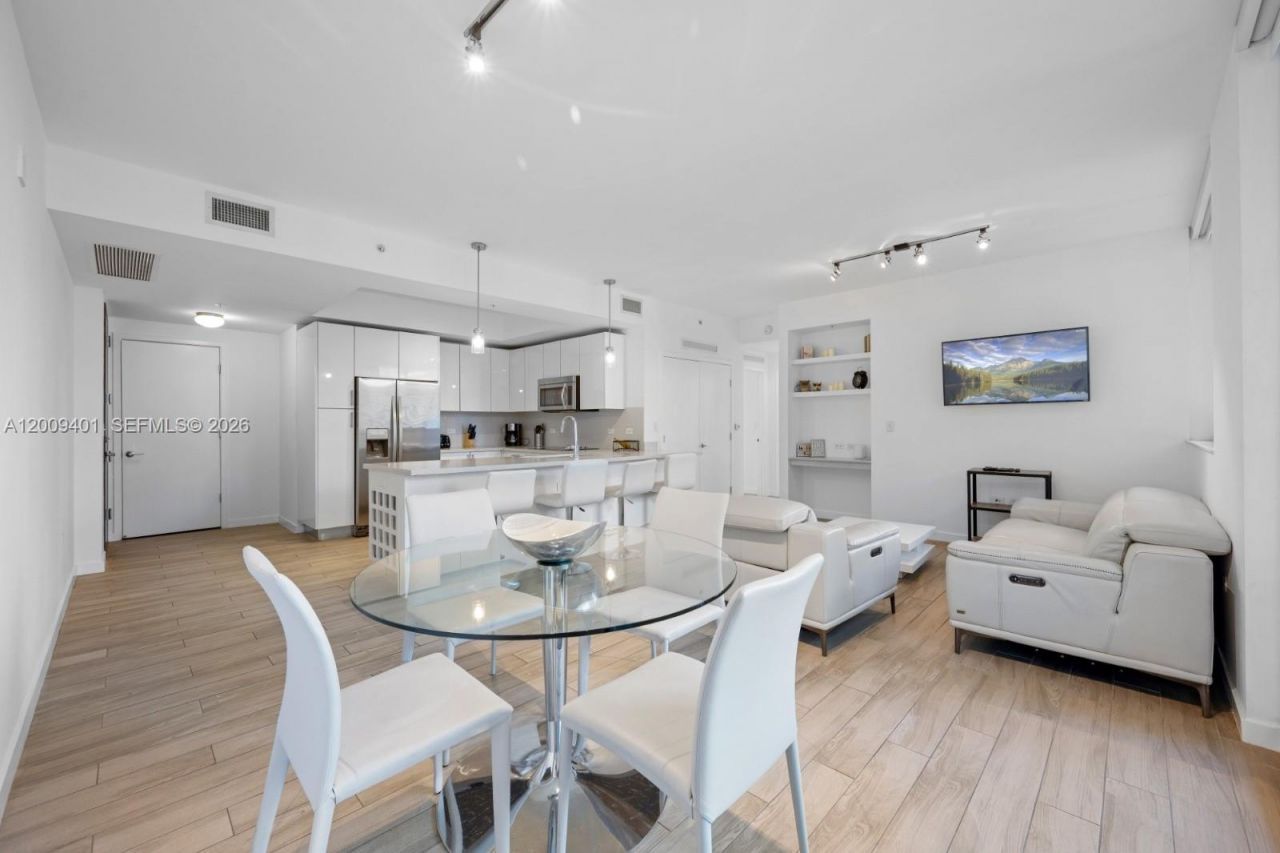 999 SW 1st Ave , Unit 1514, Miami, FL 33130 Photo
