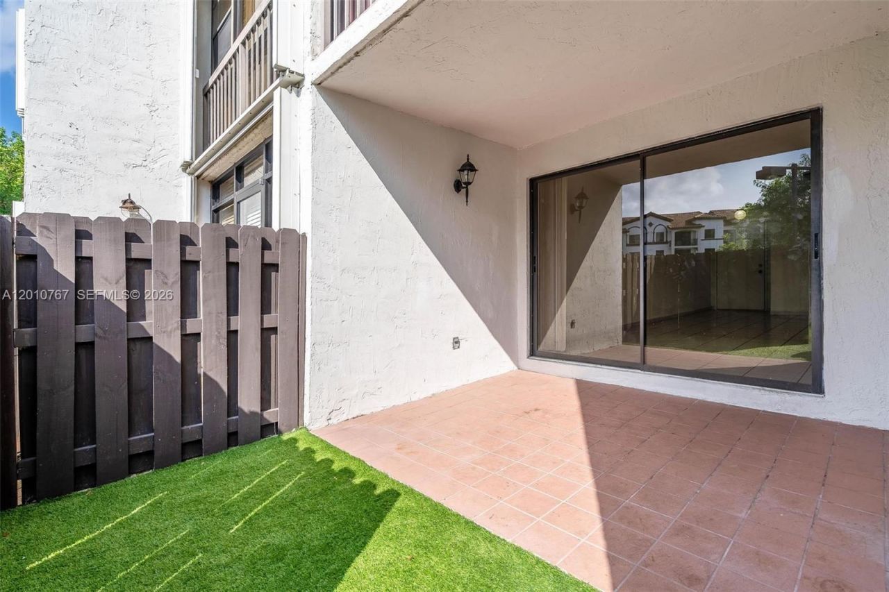 9431 Fontainebleau Blvd, Unit 112, Miami, FL 33172 Photo