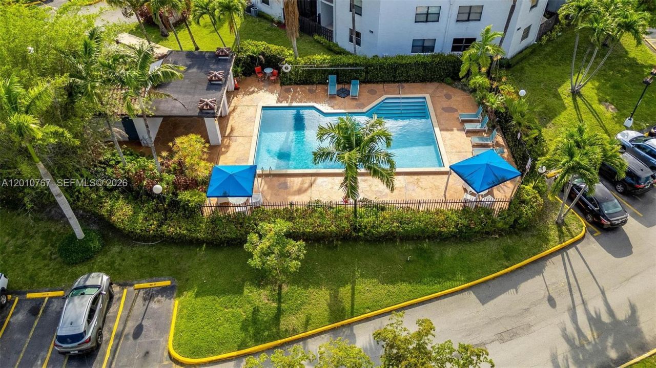 9431 Fontainebleau Blvd, Unit 112, Miami, FL 33172 Photo