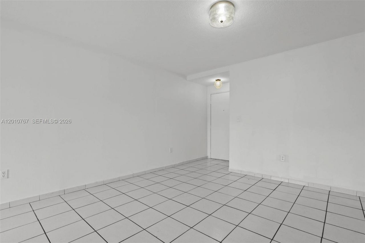 9431 Fontainebleau Blvd, Unit 112, Miami, FL 33172 Photo