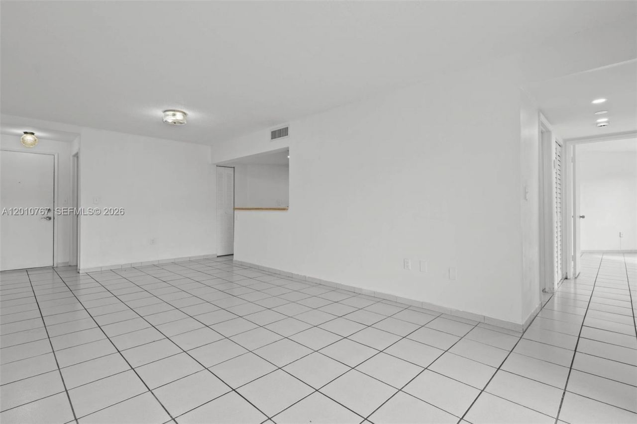 9431 Fontainebleau Blvd, Unit 112, Miami, FL 33172 Photo