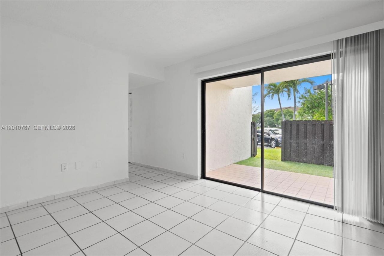 9431 Fontainebleau Blvd, Unit 112, Miami, FL 33172 Photo