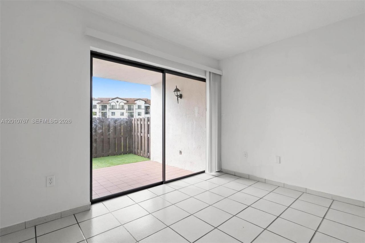 9431 Fontainebleau Blvd, Unit 112, Miami, FL 33172 Photo