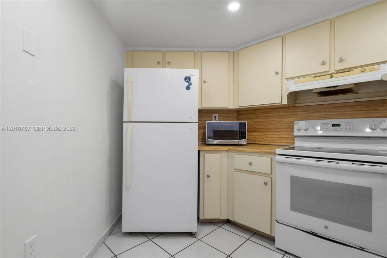 9431 Fontainebleau Blvd, Unit 112, Miami, FL 33172 Photo