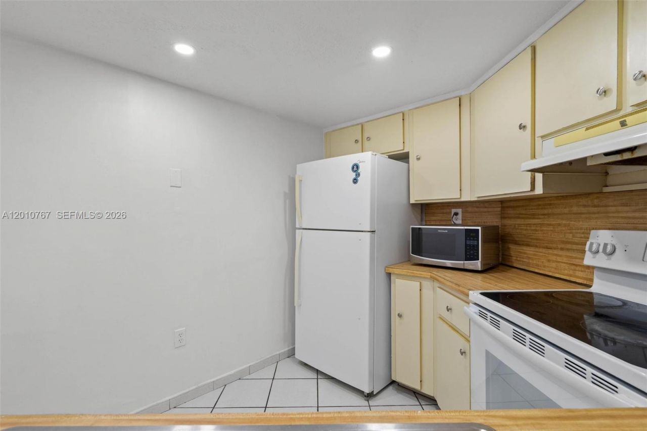 9431 Fontainebleau Blvd, Unit 112, Miami, FL 33172 Photo