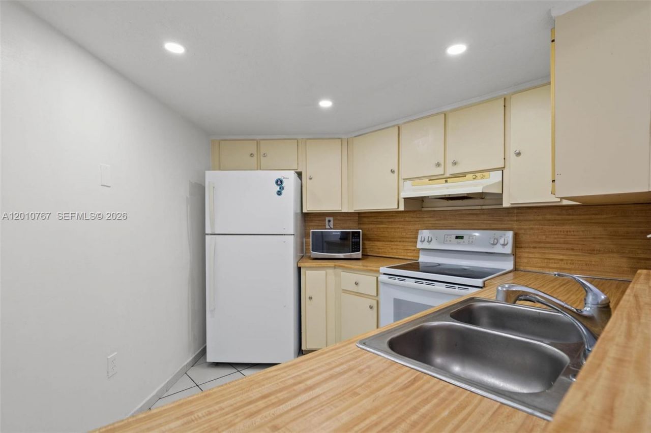 9431 Fontainebleau Blvd, Unit 112, Miami, FL 33172 Photo